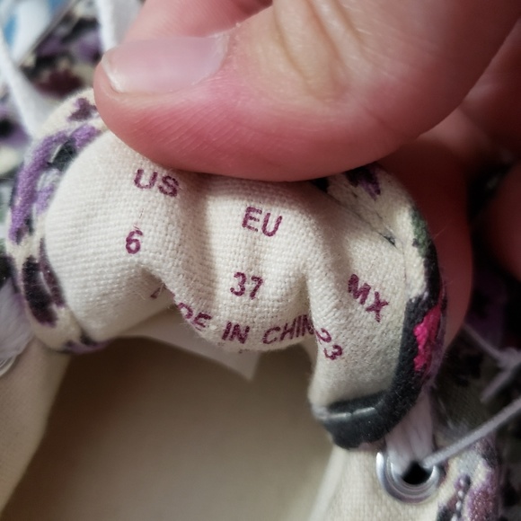 Canvas shoes floral print - Picture 3 of 3